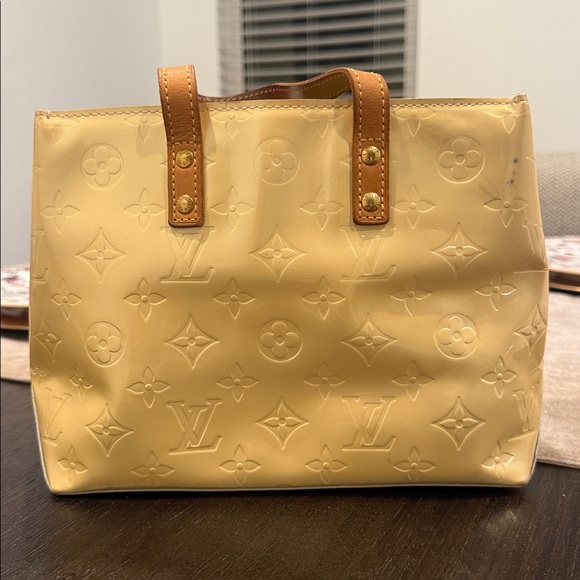 Louis Vuitton Monogram Vernis Reade PM - Picture 8 of 16